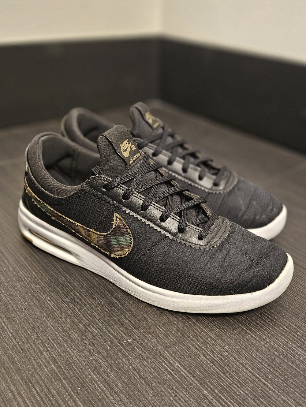 Nike SB Air Max Bruin Men’s Black Sneakers with Camo Swoosh